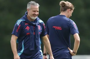 José Boto conversa com Filipe Luís (Foto: Gilvan de Souza/Flamengo)
