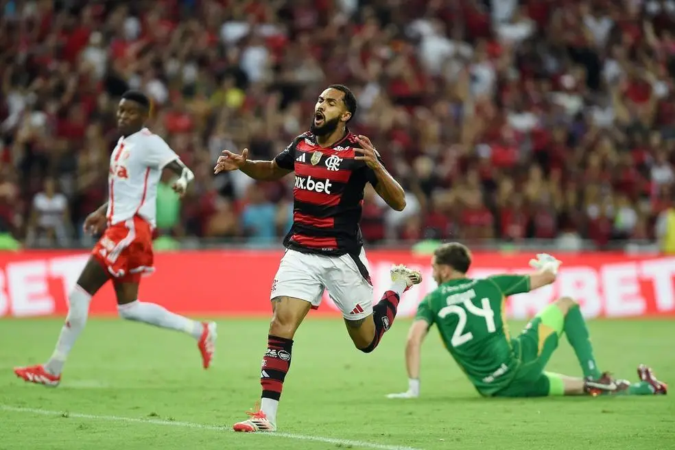 Juninho pode sair do Flamengo após apenas sete jogos como titular