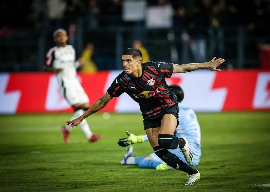Lucas Barbosa abriu o placar para o Bragantino sobre o Flamengo