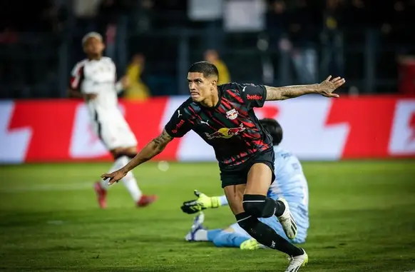 Lucas Barbosa abriu o placar para o Bragantino sobre o Flamengo (Foto: Ari Ferreira/Red Bull Bragantino)