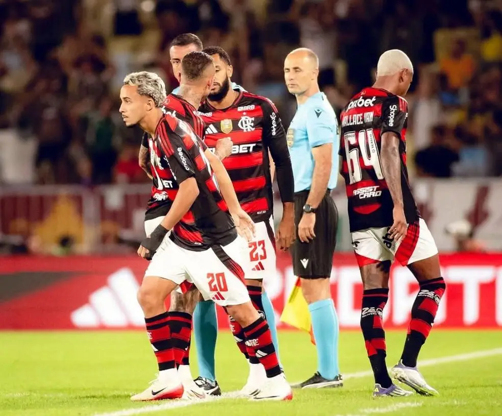 Matheus Gonçalves ganhou minutos no Flamengo contra o Fluminense