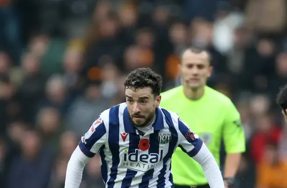 Michael Johnston joga pelo lado esquerdo no West Bromwich, da Inglaterra (Foto: Divulgação / West Bromwich)