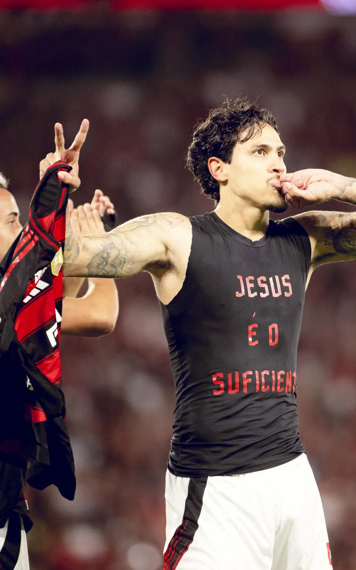 Pedro comemora gol em clássico