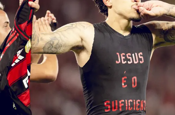 Pedro comemora gol em clássico (Foto: Adriano Fontes/Flamengo)
