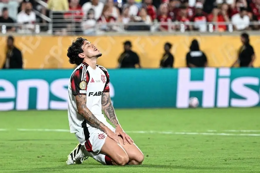 Pedro durante empate do Flamengo com Los Angeles