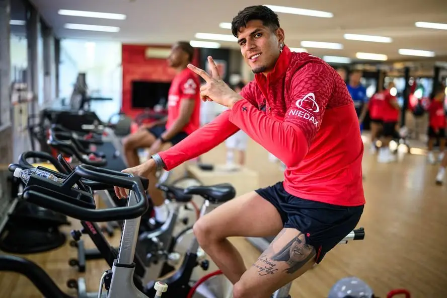 Piero Hincapié durante a pré-temporada no Brasil