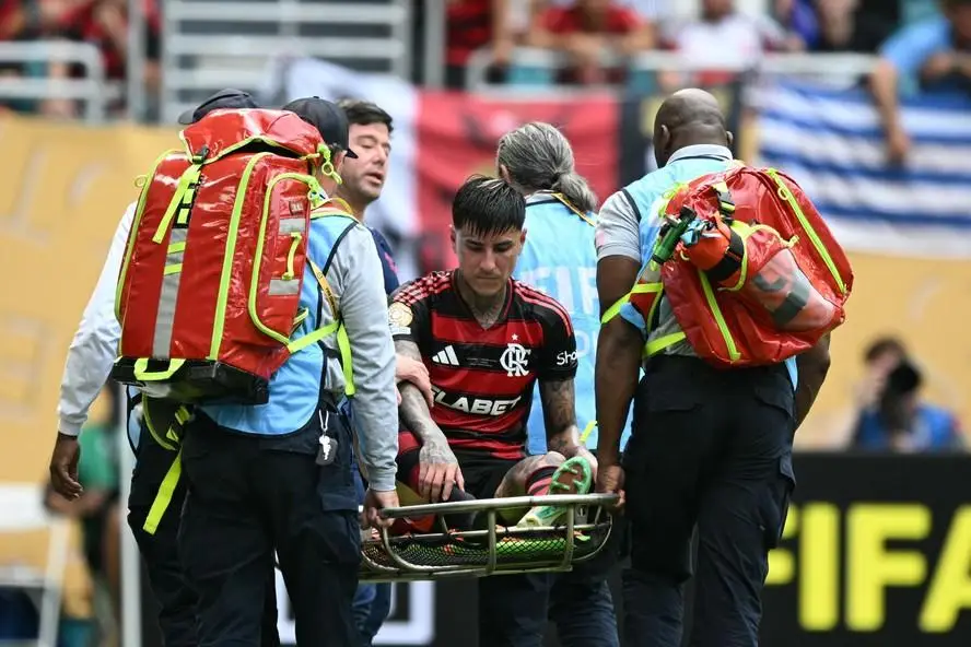 Pulgar deixa o campo na partida entre Flamengo e Bayern de Munique