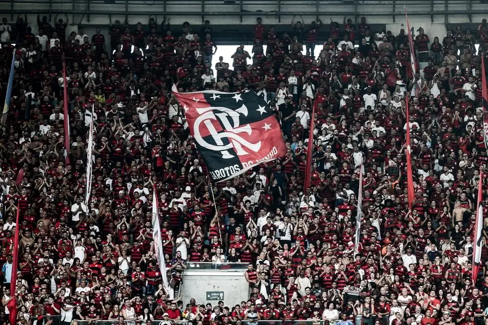 Torcida do Flamengo lota o Maracanã contra o São Paulo