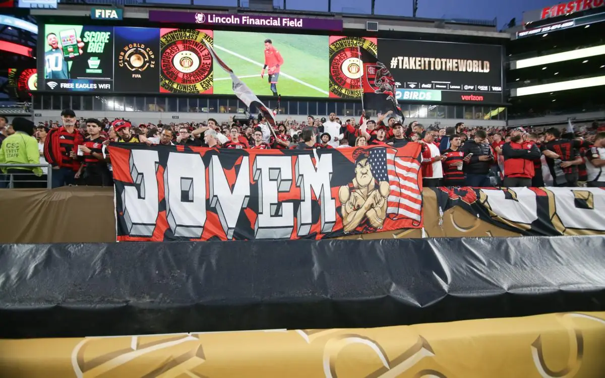 Torcida do Flamengo marcou presença no jogo contra o Espérance (TUN), na Filadélfia