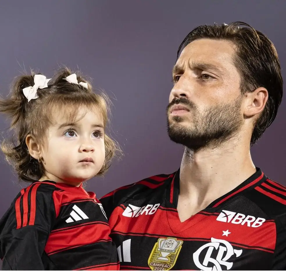 Viña entrou com a filha no Maracanã em Flamengo x Atlético-MG