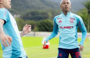 Wallace Yan em treino do Flamengo (Foto: Adriano Fontes/Flamengo)
