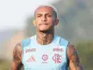 Wesley realiza sonho na Europa e planeja retorno ao Flamengo
