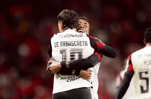 Arrascaeta comemora seu gol em Internacional x Flamengo, pela Libertadores (Foto: Adriano Fontes/Flamengo)
