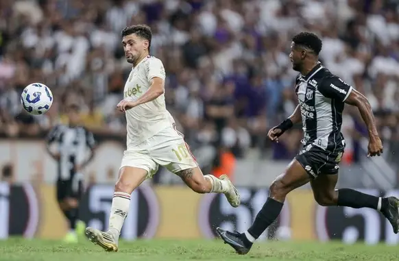 Arrascaeta durante jogo entre Flamengo e Ceará (Foto: GILVAN DE SOUZA/Flamengo)