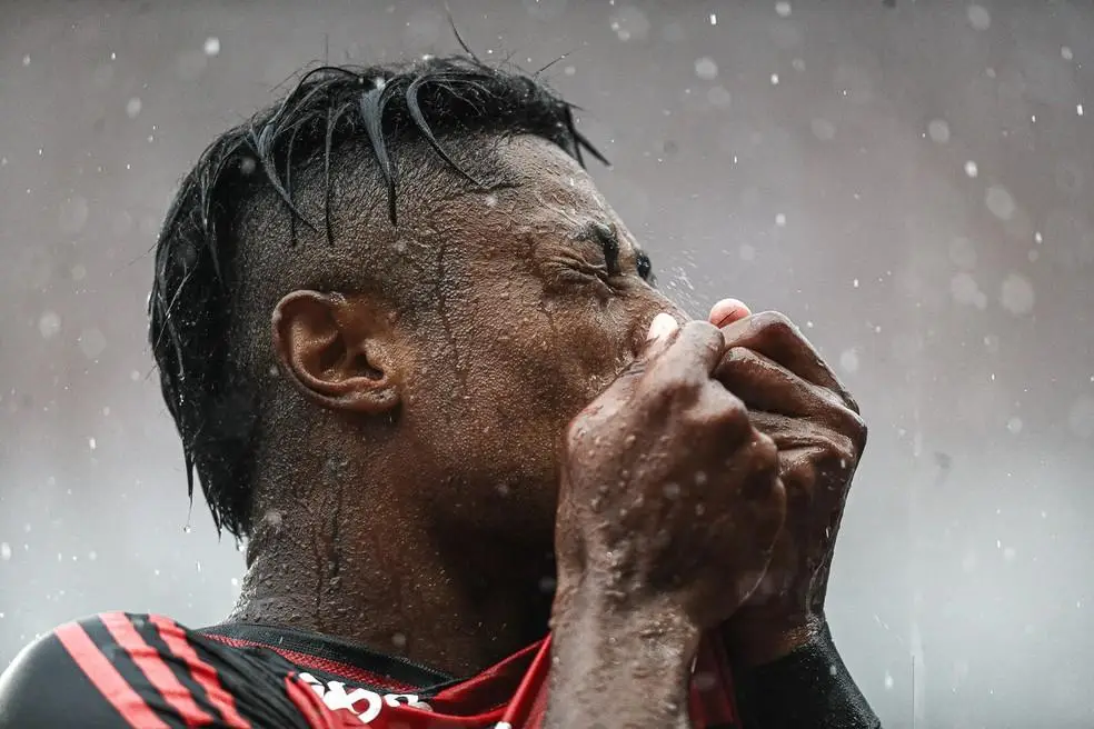 Bruno Henrique comemora gol pelo Flamengo