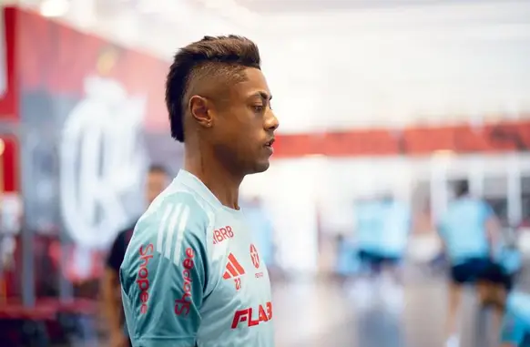 Bruno Henrique em treino no Flamengo (Foto: Adriano Fontes/Flamengo)