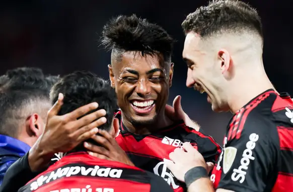 Bruno Henrique sorri após abrir o placar em Flamengo x Internacional (Foto: Gilvan de Souza/Flamengo)