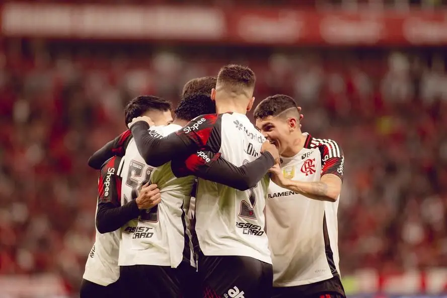 Com novo patrocínio master, uniforme do Flamengo passa a valer R$ 414 milhões