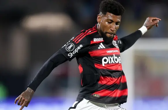 Emerson Royal em ação no jogo entre Flamengo e Internacional (Foto: Gilvan de Souza/Flamengo)