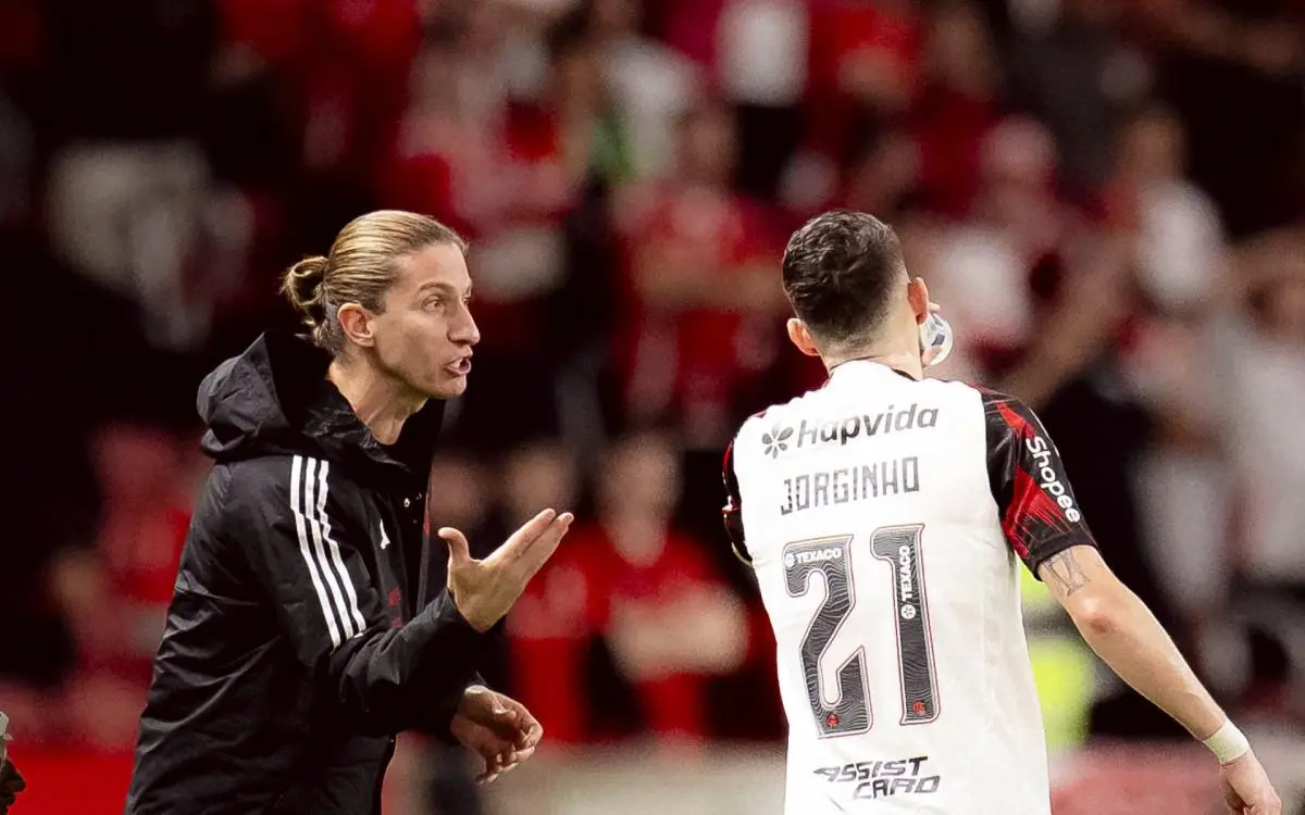 Filipe Luís conversa com Jorginho