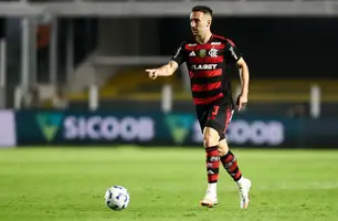 Léo Ortiz em ação contra o Santos na Vila Belmiro (Foto: Gilvan de Souza / Flamengo)