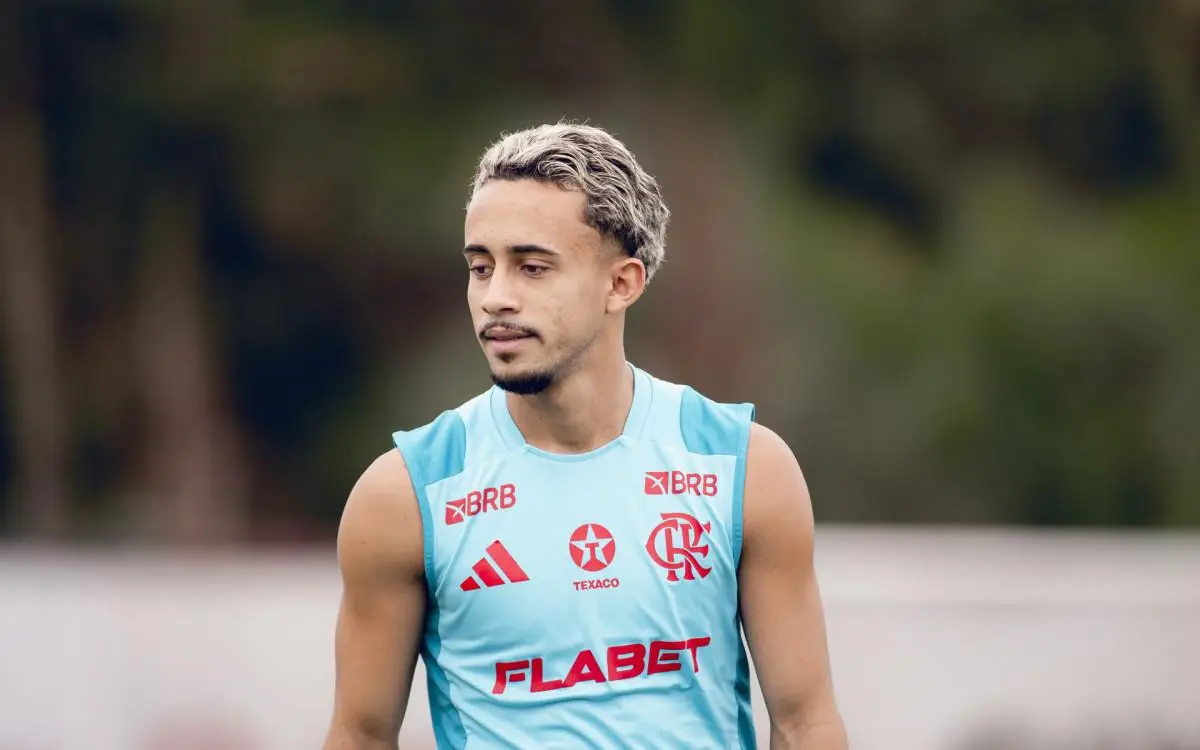 Matheus Gonçalves em treino do Flamengo: ele retorna à equipe sub-20 para o Mundial