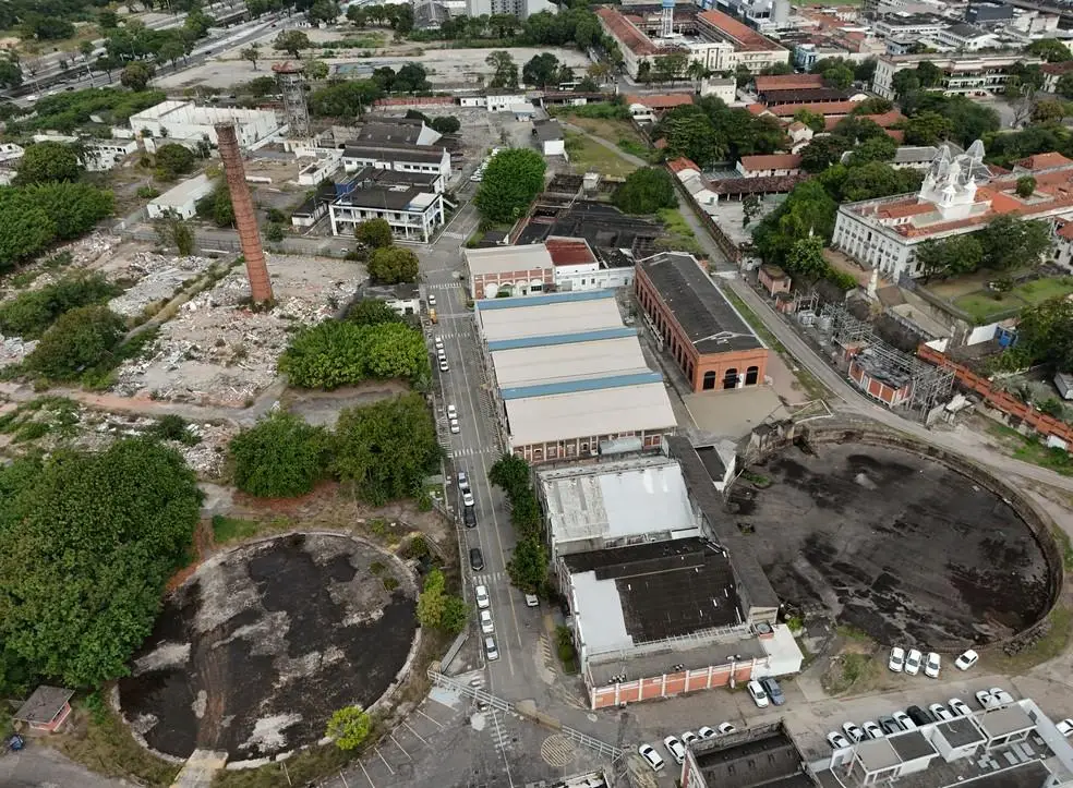 Novas fotos mostram poucas alterações em terreno do Gasômetro um ano após compra pelo Flamengo