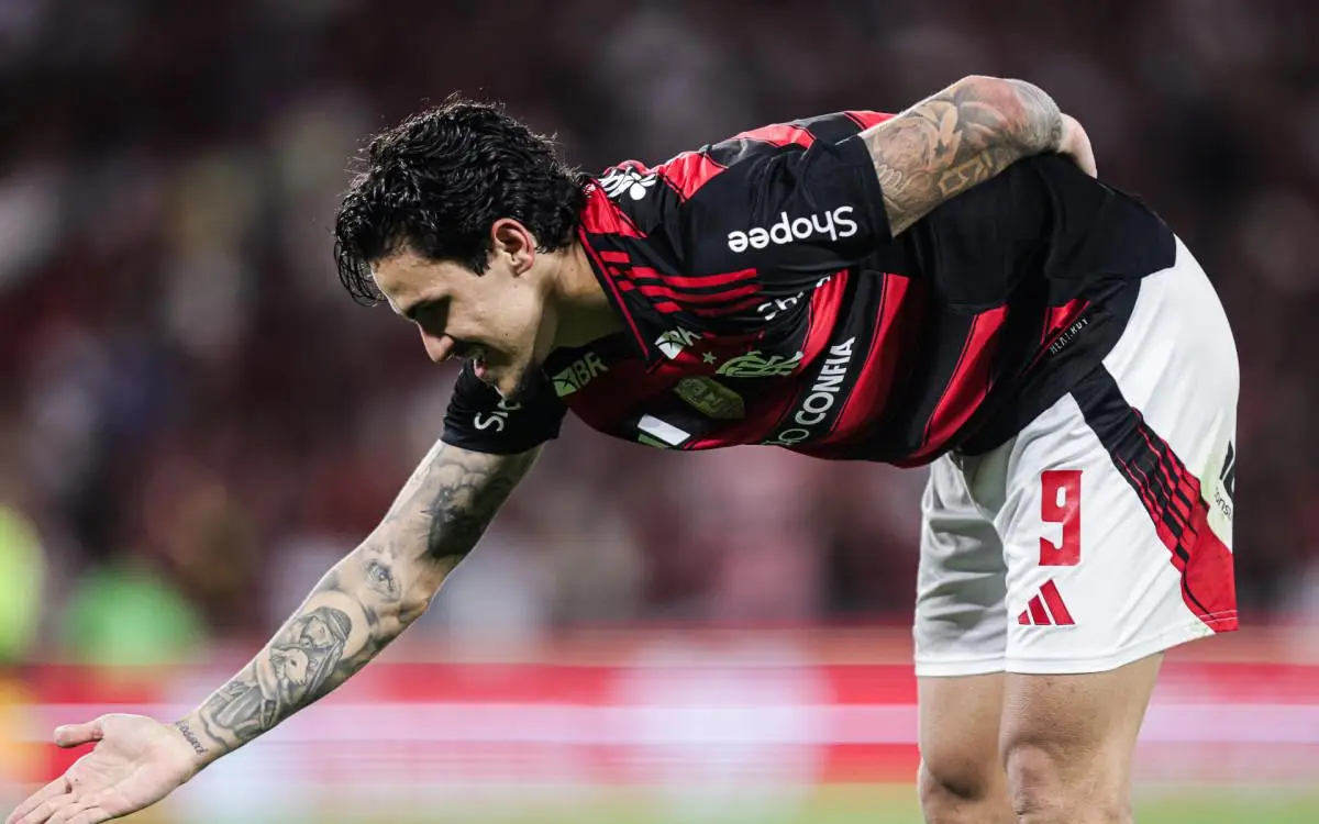 Pedro brilhou e marcou três gols na goleada histórica do Flamengo sobre o Vitória: 8 a 0