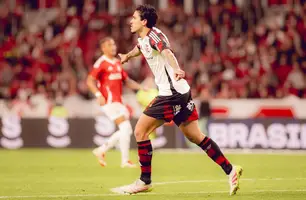 Pedro celebra gol marcado pelo Flamengo sobre o Internacional (Foto: Adriano Fontes / Flamengo)