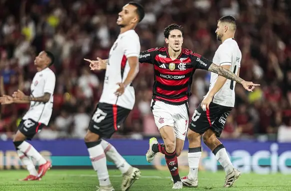 Pedro fez três gols na partida (Foto: Gilvan de Souza/Flamengo)