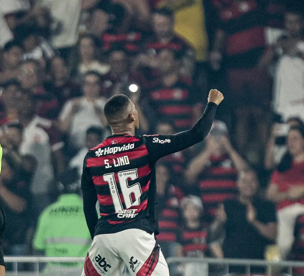 Samuel Lino comemora gol em Flamengo x Vitória