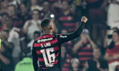 Samuel Lino iguala feitos de estrelas no Flamengo em goleada histórica