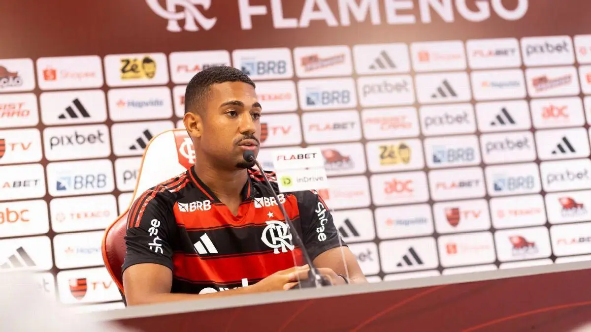 Samuel Lino durante sua apresentação como reforço do Flamengo