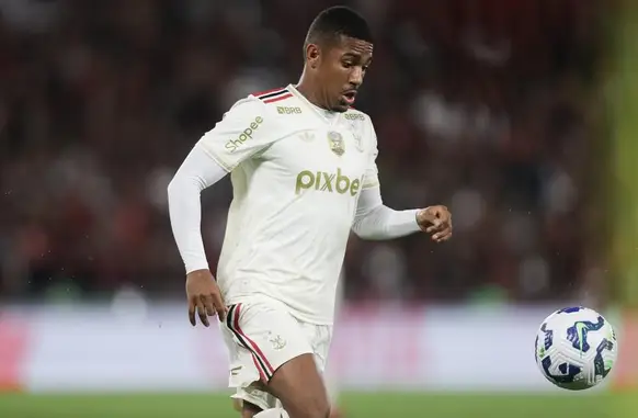 Samuel Lino em sua estreia pelo Flamengo (Foto: Gilvan de Souza/Flamengo)
