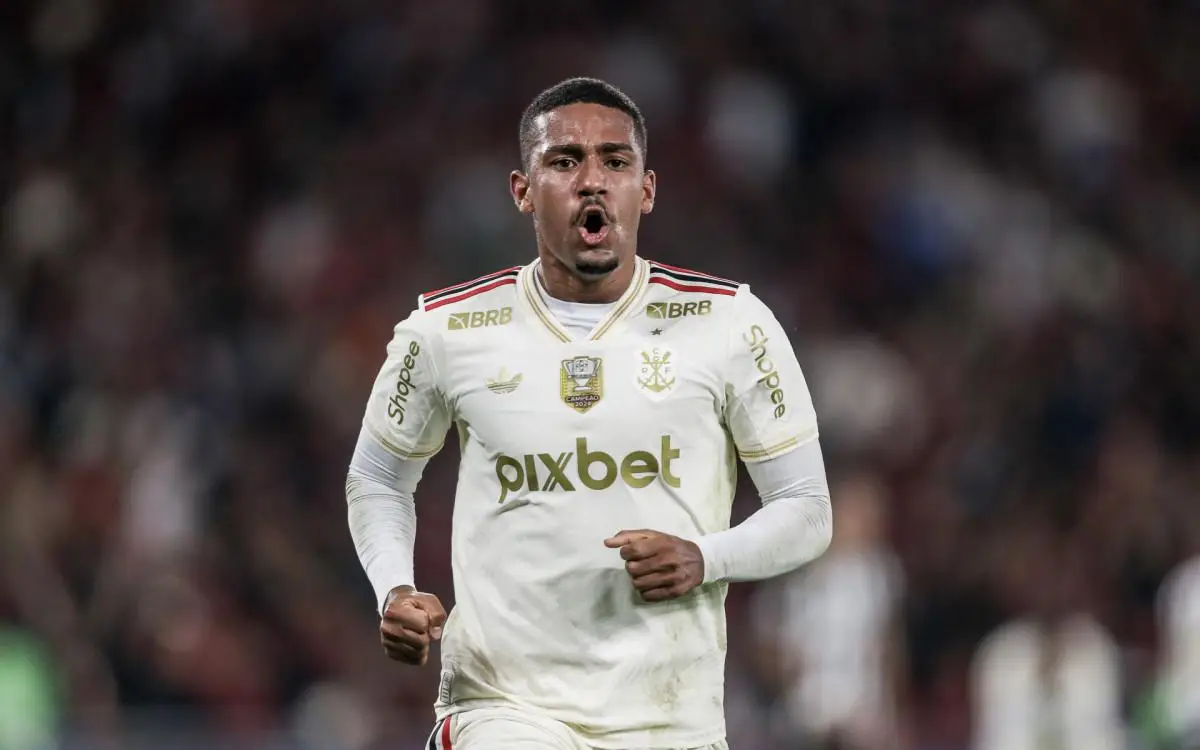 Samuel Lino já entrou em campo seis vezes