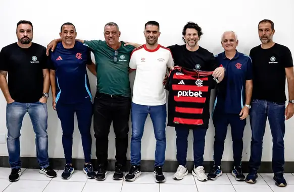 Thiago Gosling (de camisa branca) e a diretoria do Inter de Minas se reuniram com profissionais do Flamengo (Foto: Divulgação)
