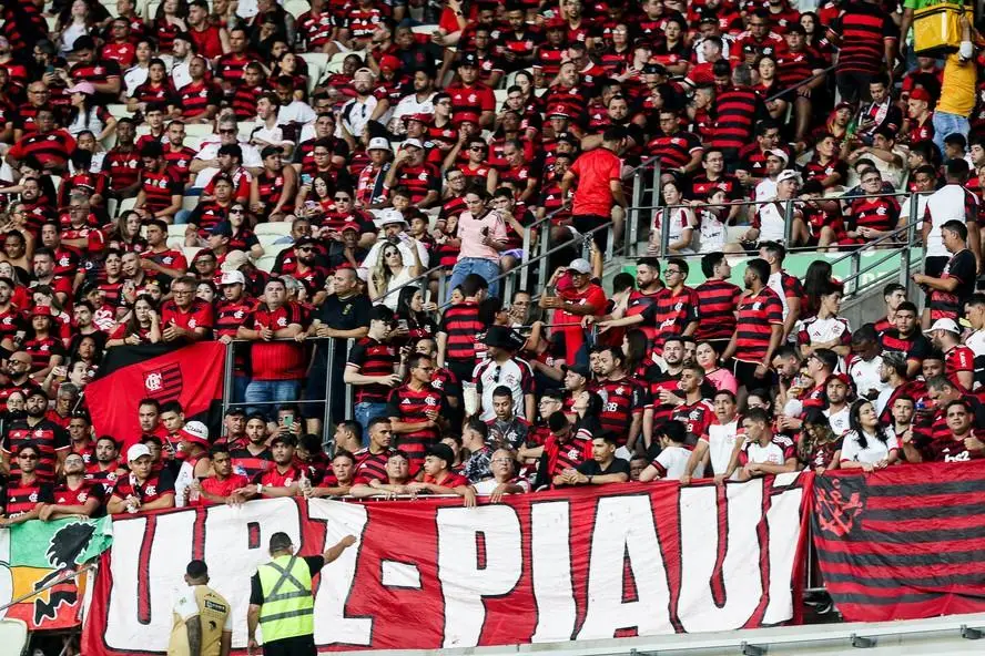 Torcida do Flamengo na Arena Castelão
