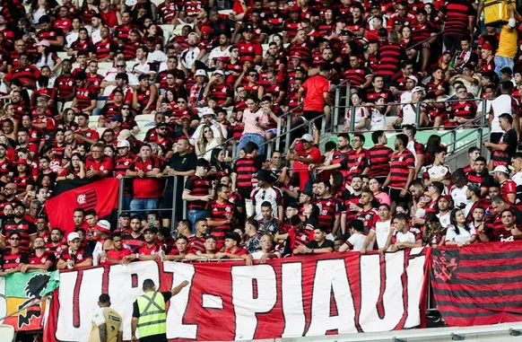 Torcida do Flamengo na Arena Castelão (Foto: Gilvan de Souza/Flamengo)