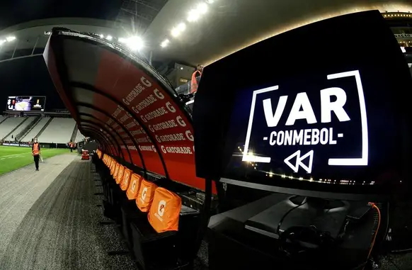 VAR terá anúncio do árbitro a partir das quartas de final da Libertadores e da Sul-Americana (Foto: Marcos Ribolli)