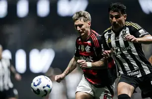 Varela em Atlético-MG x Flamengo (Foto: Gilvan de Souza/CRF)