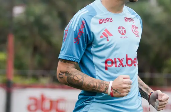 Varela em treino do Flamengo (Foto: Gilvan de Souza/Flamengo)