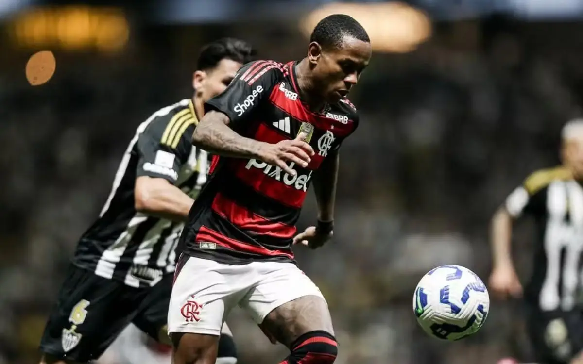 Wallace Yan em ação pelo Flamengo diante do Atlético-MG
