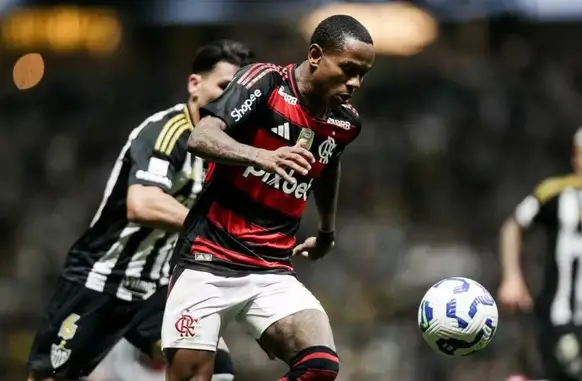 Wallace Yan em ação pelo Flamengo diante do Atlético-MG (Foto: Gilvan de Souza / Flamengo)