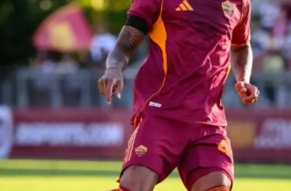 Wesley em campo pela Roma (Foto: Divulgação / Roma)