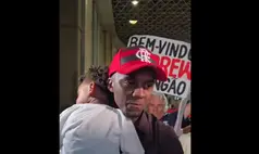 Goleiro Andrew chega ao Flamengo e assina por quatro anos