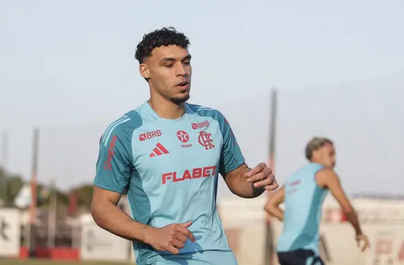 Victor Hugo em ação durante treino do Flamengo no Ninho do Urubu (Foto: Gilvan de Souza / Flamengo)