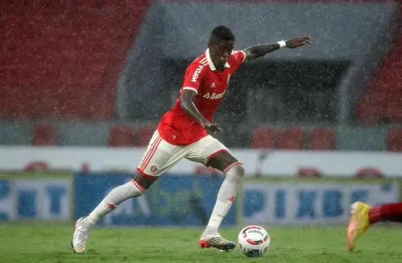 Vínculo de Vitão com o Flamengo será válido até dezembro de 2029 (Foto: Ricardo Duarte / Internacional)