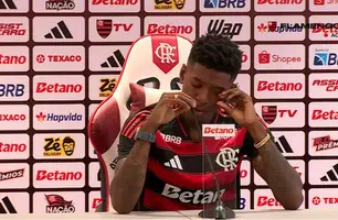 Vitão não segurou as lágrimas durante a coletiva (Foto: Reprodução/Flamengo TV)