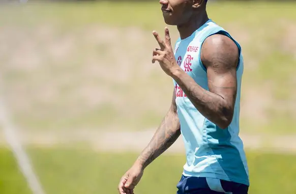Wallace Yan antecipou o retorno das férias e deve ficar à disposição do Flamengo para a estreia no Carioca (Foto: Adriano Fontes / Flamengo)