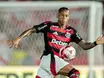 Flamengo prioriza experiência e limita espaço da base